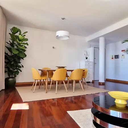 Apartment Glorious By Lovelystay