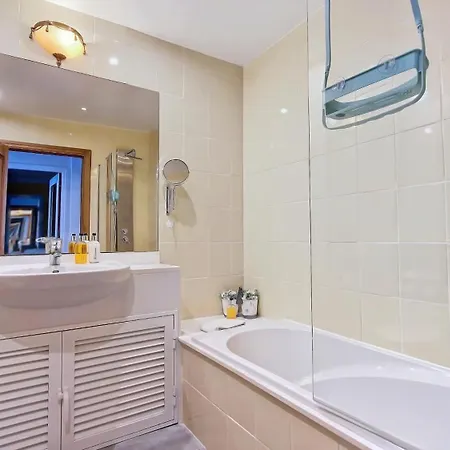Glorious By Lovelystay Apartment *