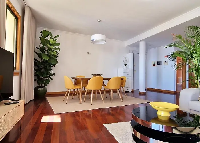 Apartment Glorious By Lovelystay